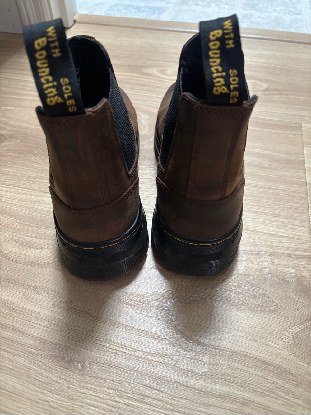 Dr. Martens Embury Chelsea Boot - Picture 4 of 6